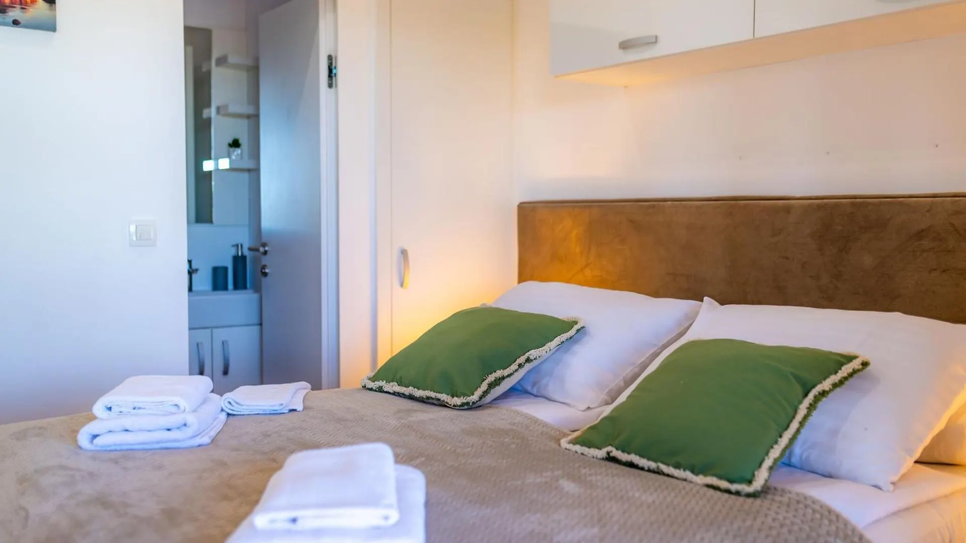 Villa Almond Нин