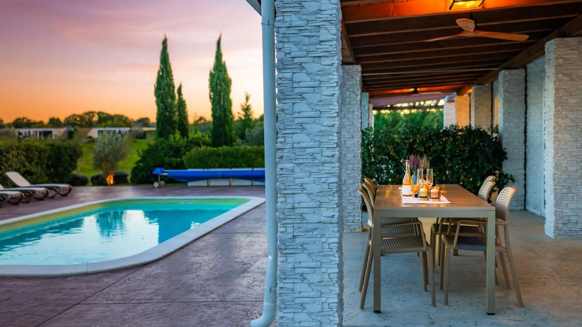 Villa Almond Нин
