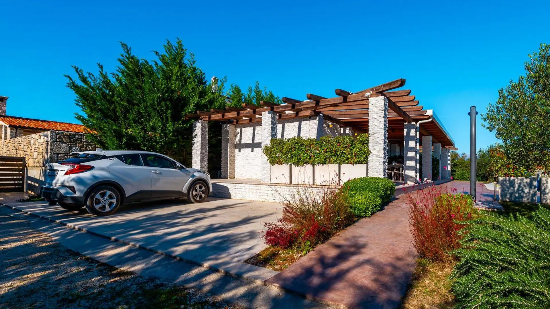 Villa Almond Нин 0*,