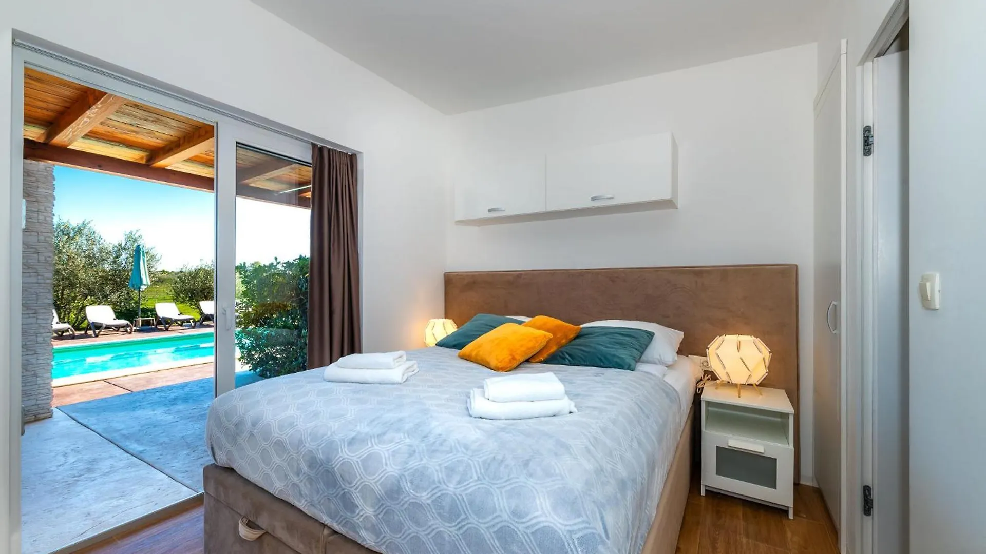 Villa Almond Нин