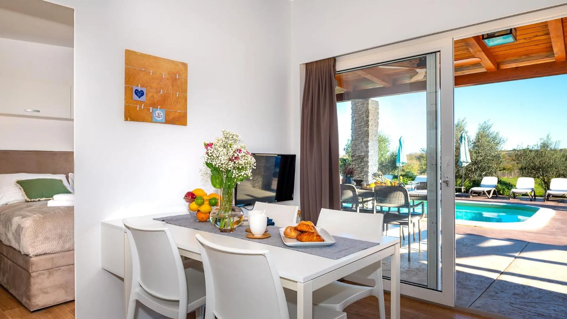 Villa Almond Нин