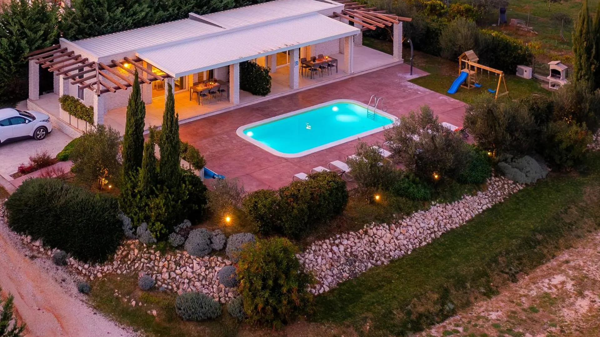 Villa Almond Нин